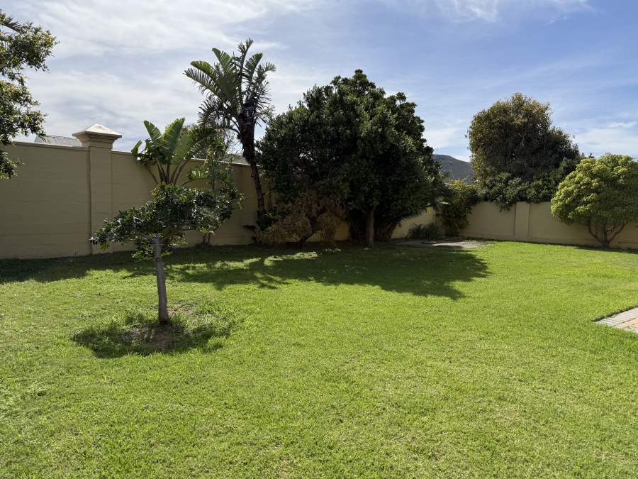 3 Bedroom Property for Sale in Sandbaai Western Cape
